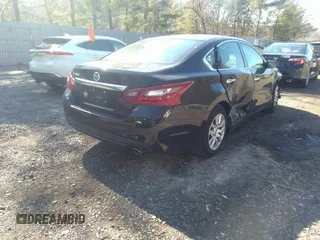 2018 Nissan Altima 2.5 SR with VIN 1N4AL3AP5JC471611, listed as a IAAI auction lot 41704535 with 60,027 mi miles. Bid and sale history available at carsss.com. Image 4.