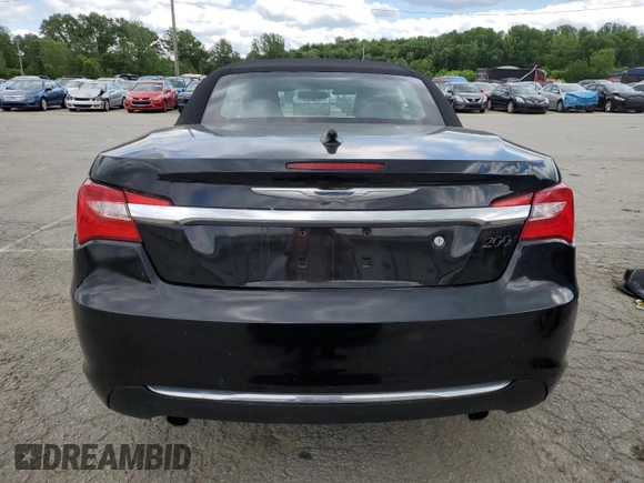2013 Chrysler 200 Touring z VIN 1C3BCBEG3DN508705, wystawiony jako Copart lot #58216515 z przebiegiem 83 154 mil mil oraz Czysty tytuł • Clean title. Historia ofert i sprzedaży dostępna na DreamBid. Obrazek 6.