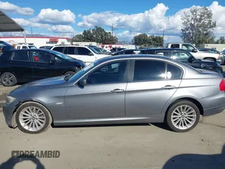 2011 BMW 3 Series 335i xDrive с VIN WBAPL5C54BA916829, выставлен на аукционе IAAI как лот 41760447 с пробегом 133 057 миль миль и . История ставок и продаж доступна на DreamBid. Изображение 14.