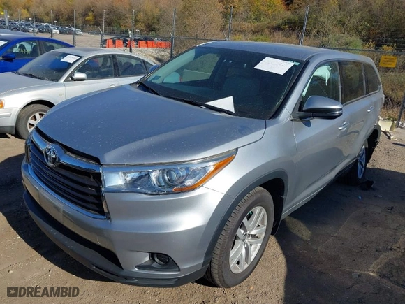 2016 Toyota Highlander LE with VIN 5TDBKRFH7GS328236, listed as a IAAI auction lot 40679228 with 49,578 mi miles. Bid and sale history available at carsss.com. Image 2.