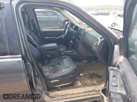 2010 Ford Explorer XLT z VIN 1FMEU6DE7AUA45736, wystawiony jako IAAI lot #42264015 z przebiegiem 239 208 mil mil oraz . Historia ofert i sprzedaży dostępna na DreamBid. Obrazek 5.