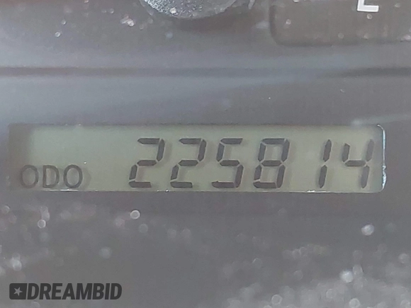 2002 Toyota Camry LE z VIN 4T1BE32K52U082454, wystawiony jako IAAI lot #42276881 z przebiegiem 225 814 mil mil oraz . Historia ofert i sprzedaży dostępna na DreamBid. Obrazek 15.