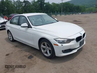 2015 BMW 3 Series 328i xDrive z VIN WBA3B5G55FNS17395, wystawiony jako IAAI lot #42511002 z przebiegiem 228 228 mil mil oraz . Historia ofert i sprzedaży dostępna na DreamBid. Obrazek 1.