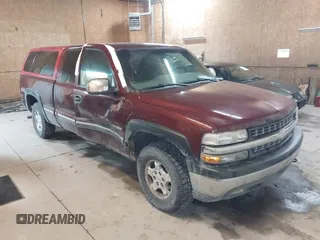 2000 Chevrolet Silverado 1500 LS with VIN 2GCEK19T2Y1409278, listed as a IAAI auction lot 41417703 with 324,784 mi miles. Bid and sale history available at carsss.com. Image 1.