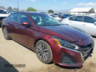 2023 Nissan Altima SV z VIN 1N4BL4DVXPN379301, wystawiony jako IAAI lot #42152983 z przebiegiem 38 374 mil mil oraz . Historia ofert i sprzedaży dostępna na DreamBid. Obrazek 1.