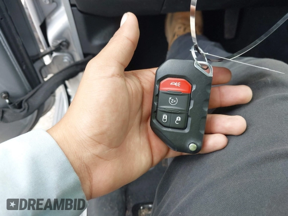2020 Jeep Gladiator Rubicon z VIN 1C6JJTBG7LL181833, wystawiony jako IAAI lot #42493073 z przebiegiem 13 775 mil mil oraz . Historia ofert i sprzedaży dostępna na DreamBid. Obrazek 11.