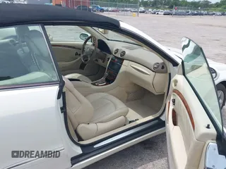 2008 Mercedes-Benz CLK 3.5L with VIN WDBTK56G98F236825, listed as a IAAI auction lot 42193752 with 127,318 mi miles. Bid and sale history available at carsss.com. Image 5.