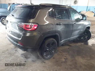 2021 Jeep Compass Latitude z VIN 3C4NJDBB3MT526057, wystawiony jako IAAI lot #42186267 z przebiegiem 32 393 mil mil oraz . Historia ofert i sprzedaży dostępna na DreamBid. Obrazek 4.