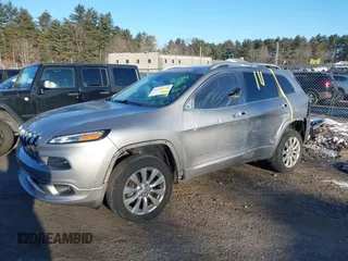 2017 Jeep Cherokee Overland z VIN 1C4PJMJS2HW599477, wystawiony jako IAAI lot #41335748 z przebiegiem 165 330 mil mil oraz . Historia ofert i sprzedaży dostępna na DreamBid. Obrazek 18.
