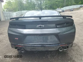 2017 Chevrolet Camaro 1SS z VIN 1G1FE1R72H0211867, wystawiony jako Copart lot #59097675 z przebiegiem 52 464 mil mil oraz Czysty tytuł • Clean title. Historia ofert i sprzedaży dostępna na DreamBid. Obrazek 6.