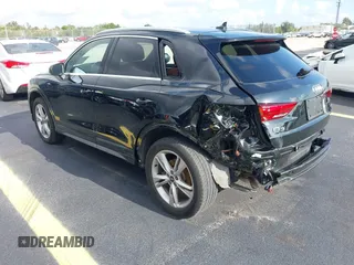 2021 Audi Q3 S line Premium z VIN WA1DECF33M1038760, wystawiony jako IAAI lot #42347743 z przebiegiem 26 675 mil mil oraz . Historia ofert i sprzedaży dostępna na DreamBid. Obrazek 3.