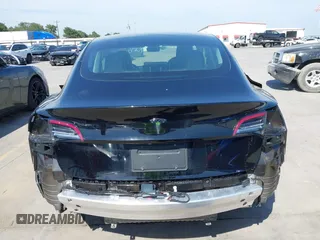 2020 Tesla Model 3 Standard Range Plus z VIN 5YJ3E1EA3LF611152, wystawiony jako IAAI lot #42256503 z przebiegiem 78 633 mil mil oraz . Historia ofert i sprzedaży dostępna na DreamBid. Obrazek 16.