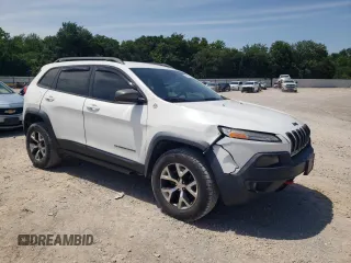 2016 Jeep Cherokee Trailhawk with VIN 1C4PJMBS3GW102000, listed as a Copart auction lot 60866505 with 120,985 mi miles and Salvage title. Bid and sale history available at DreamBid. Image 4.