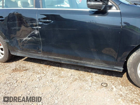 2013 Volkswagen Jetta SE with VIN 3VWDX7AJ8DM285270, listed as a IAAI auction lot 42328752 with 181,942 mi miles and . Bid and sale history available at DreamBid. Image 12.