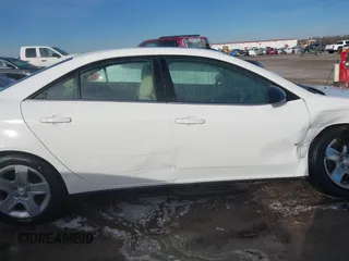 2009 Pontiac G6 1SA z VIN 1G2ZG57B394187803, wystawiony jako IAAI lot #41100404 z przebiegiem 242 388 mil mil oraz . Historia ofert i sprzedaży dostępna na DreamBid. Obrazek 13.