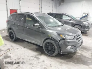 2019 Ford Escape SE z VIN 1FMCU9GD2KUA47133, wystawiony jako IAAI lot #41611060 z przebiegiem 34 881 mil mil oraz . Historia ofert i sprzedaży dostępna na DreamBid. Obrazek 1.