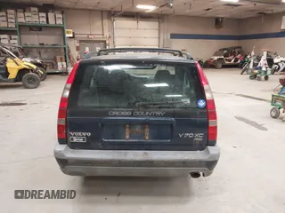 1998 Volvo V70 XC with VIN YV1LZ5647W2504059, listed as a IAAI auction lot 41704655 with 318,742 mi miles. Bid and sale history available at carsss.com. Image 15.