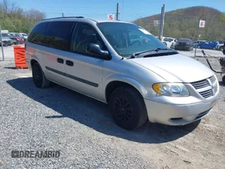 2005 Dodge Caravan SE with VIN 1D4GP24R35B189742, listed as a IAAI auction lot 42002213 with 331,674 mi miles and . Bid and sale history available at carsss.com. Image 1.