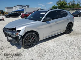 2020 Alfa Romeo Stelvio Sport z VIN ZASPAJAN2L7C83628, wystawiony jako Copart lot #51860845 z przebiegiem 50 677 mil mil oraz Nie do naprawy • Non repairable. Historia ofert i sprzedaży dostępna na DreamBid. Obrazek 1.
