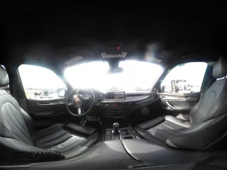 2017 BMW X5 xDrive50i с VIN 5UXKR6C3XH0J85028, выставлен на аукционе IAAI как лот 41889220 с пробегом 107 105 миль миль и . История ставок и продаж доступна на DreamBid. Изображение 18.