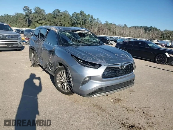2021 Toyota Highlander Platinum with VIN 5TDFZRBH0MS072987, listed as a Copart auction lot 81722484 with 91,850 mi miles and Salvage title. Bid and sale history available at DreamBid. Image 11.