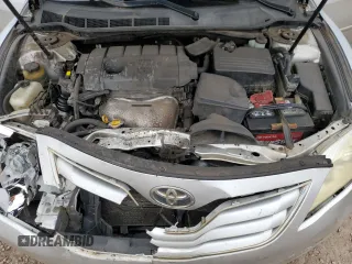 2010 Toyota Camry z VIN 4T1BF3EK0AU091358, wystawiony jako Copart lot #52010925 z przebiegiem 211 929 mil mil oraz Szkoda całkowita • Salvage title. Historia ofert i sprzedaży dostępna na DreamBid. Obrazek 11.