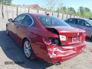 2011 BMW 3 Series 328i xDrive z VIN WBAKF3C57BE445659, wystawiony jako IAAI lot #42160531 z przebiegiem 100 686 mil mil oraz . Historia ofert i sprzedaży dostępna na DreamBid. Obrazek 3.