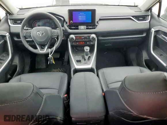 2025 Toyota RAV4 XLE Premium z VIN 2T3A1RFV6SC501208, wystawiony jako Copart lot #63846385 z przebiegiem 5 196 mil mil oraz Szkoda całkowita • Salvage title. Historia ofert i sprzedaży dostępna na DreamBid. Obrazek 8.