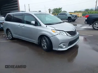 2013 Toyota Sienna SE z VIN 5TDXK3DC4DS366898, wystawiony jako IAAI lot #41939257 z przebiegiem 157 292 mil mil oraz . Historia ofert i sprzedaży dostępna na DreamBid. Obrazek 1.