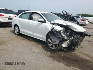 2014 Volkswagen Jetta TDI w/Premium z VIN 3VWLL7AJ6EM421646, wystawiony jako Copart lot #59305895 z przebiegiem Nie podano mil oraz Szkoda całkowita • Salvage title. Historia ofert i sprzedaży dostępna na DreamBid. Obrazek 4.