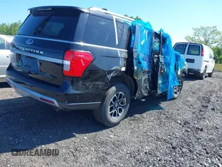 2024 Ford Expedition XLT z VIN 1FMJU1J84REA35560, wystawiony jako IAAI lot #42266211 z przebiegiem 21 950 mil mil oraz . Historia ofert i sprzedaży dostępna na DreamBid. Obrazek 4.