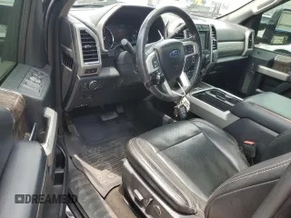 2018 Ford F-350 XL z VIN 1FT8W3BT6JEB03440, wystawiony jako Copart lot #57437345 z przebiegiem 133 485 mil mil oraz Tytuł czysty. Historia ofert i sprzedaży dostępna na DreamBid. Obrazek 8.
