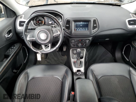 2017 Jeep Compass Latitude z VIN 3C4NJDBB1HT650771, wystawiony jako Copart lot #58190405 z przebiegiem 93 470 mil mil oraz Szkoda całkowita • Salvage title. Historia ofert i sprzedaży dostępna na DreamBid. Obrazek 8.