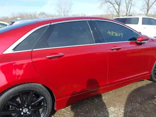 2015 Lincoln MKZ z VIN 3LN6L2G94FR619447, wystawiony jako IAAI lot #41831679 z przebiegiem 97 906 mil mil oraz . Historia ofert i sprzedaży dostępna na DreamBid. Obrazek 13.