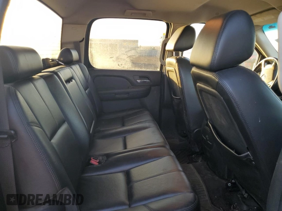 2009 GMC Sierra 2500HD SLT z VIN 1GTHK636X9F173647, wystawiony jako Copart lot #42983015 z przebiegiem 218 046 mil mil oraz Czysty tytuł • Clean title. Historia ofert i sprzedaży dostępna na DreamBid. Obrazek 11.