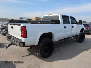 2003 Chevrolet Silverado 1500HD LS z VIN 1GCGK13U53F121654, wystawiony jako Copart lot #71167244 z przebiegiem Nie podano mil oraz Szkoda całkowita • Salvage title. Historia ofert i sprzedaży dostępna na DreamBid. Obrazek 3.