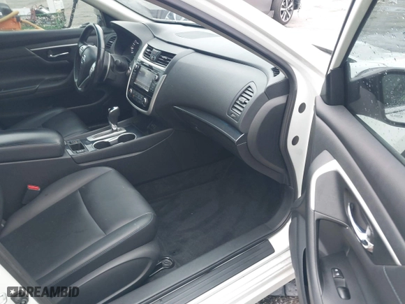2018 Nissan Altima 2.5 SL with VIN 1N4AL3AP3JC163577, listed as a IAAI auction lot 41406241 with 138,214 mi miles. Bid and sale history available at carsss.com. Image 5.