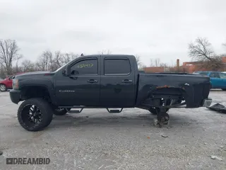 2010 Chevrolet Silverado 1500 LT with VIN 3GCRKSE34AG167328, listed as a IAAI auction lot 41371437 with 101,977 mi miles. Bid and sale history available at carsss.com. Image 14.