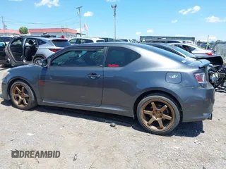 2014 Scion tC z VIN JTKJF5C72E3069389, wystawiony jako IAAI lot #42309410 z przebiegiem 148 494 mil mil oraz . Historia ofert i sprzedaży dostępna na DreamBid. Obrazek 14.