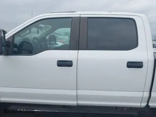2017 Ford Super Duty F-250 SRW Lariat with VIN 1FT7W2B62HEF11136, listed as a IAAI auction lot 41892510 with 166,165 mi miles. Bid and sale history available at carsss.com. Image 14.
