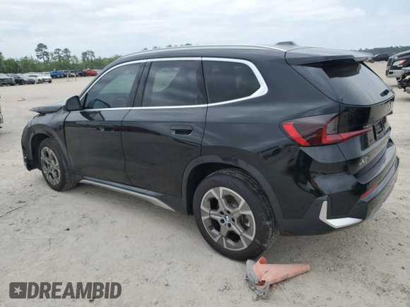 2024 BMW X1 xDrive28i z VIN WBX73EF07R5Y34795, wystawiony jako Copart lot #52121345 z przebiegiem 8 605 mil mil oraz Nie do naprawy • Non repairable. Historia ofert i sprzedaży dostępna na DreamBid. Obrazek 2.