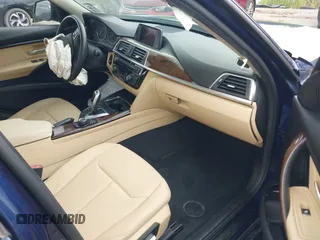 2017 BMW 3 Series 320i z VIN WBA8E1G3XHNU15607, wystawiony jako IAAI lot #42117103 z przebiegiem Nie podano mil oraz . Historia ofert i sprzedaży dostępna na DreamBid. Obrazek 5.