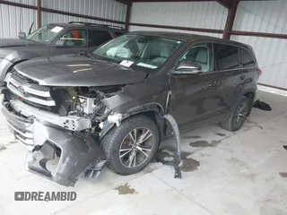2017 Toyota Highlander LE z VIN 5TDBZRFH6HS386710, wystawiony jako IAAI lot #42226567 z przebiegiem 64 773 mil mil oraz . Historia ofert i sprzedaży dostępna na DreamBid. Obrazek 17.