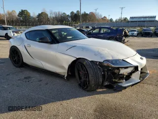 2021 Toyota Supra 3.0 z VIN WZ1DB0C08MW045912, wystawiony jako Copart lot #49248065 z przebiegiem Nie podano mil oraz Nie do naprawy • Non repairable. Historia ofert i sprzedaży dostępna na DreamBid. Obrazek 4.