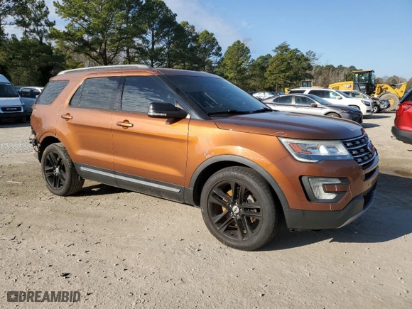 2017 Ford Explorer XLT with VIN 1FM5K7D8XHGA46457, listed as a Copart auction lot 48047445 with 121,625 mi miles and Salvage Title. Bid and sale history available at carsss.com. Image 4.