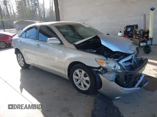 2011 Toyota Camry LE z VIN 4T1BF3EK3BU231811, wystawiony jako IAAI lot #41948136 z przebiegiem 133 722 mil mil oraz . Historia ofert i sprzedaży dostępna na DreamBid. Obrazek 1.