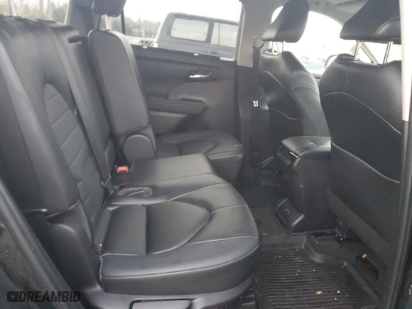 2023 Toyota Highlander L with VIN 5TDKDRAH2PS007691, listed as a Copart auction lot 82871434 with 9,377 mi miles and Salvage Title. Bid and sale history available at carsss.com. Image 11.