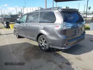 2020 Toyota Sienna SE with VIN 5TDXZ3DC7LS031564, listed as a IAAI auction lot 41710500 with 38,559 mi miles. Bid and sale history available at carsss.com. Image 3.