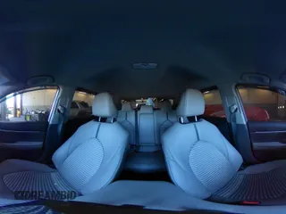 2023 Toyota Camry SE z VIN 4T1G11BK4PU093457, wystawiony jako IAAI lot #42061933 z przebiegiem 21 275 mil mil oraz . Historia ofert i sprzedaży dostępna na DreamBid. Obrazek 19.