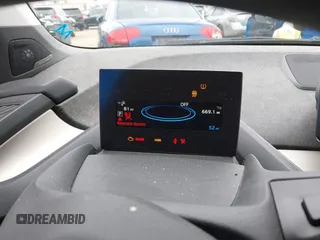 2019 BMW i3 z VIN WBY8P4C54K7E83372, wystawiony jako IAAI lot #42055886 z przebiegiem 22 230 mil mil oraz . Historia ofert i sprzedaży dostępna na DreamBid. Obrazek 18.